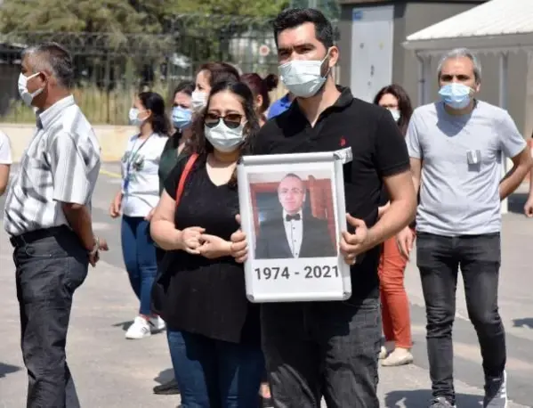 Bilgisayar mühendisi, alkışlarla son yolculuğuna uğurlandı