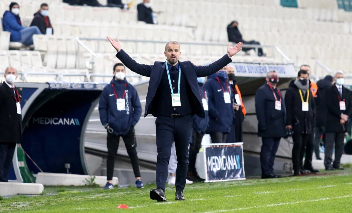 Bursaspor\'da Teknik Direktör Mustafa Er\'in sözleşmesi bugün sona eriyor