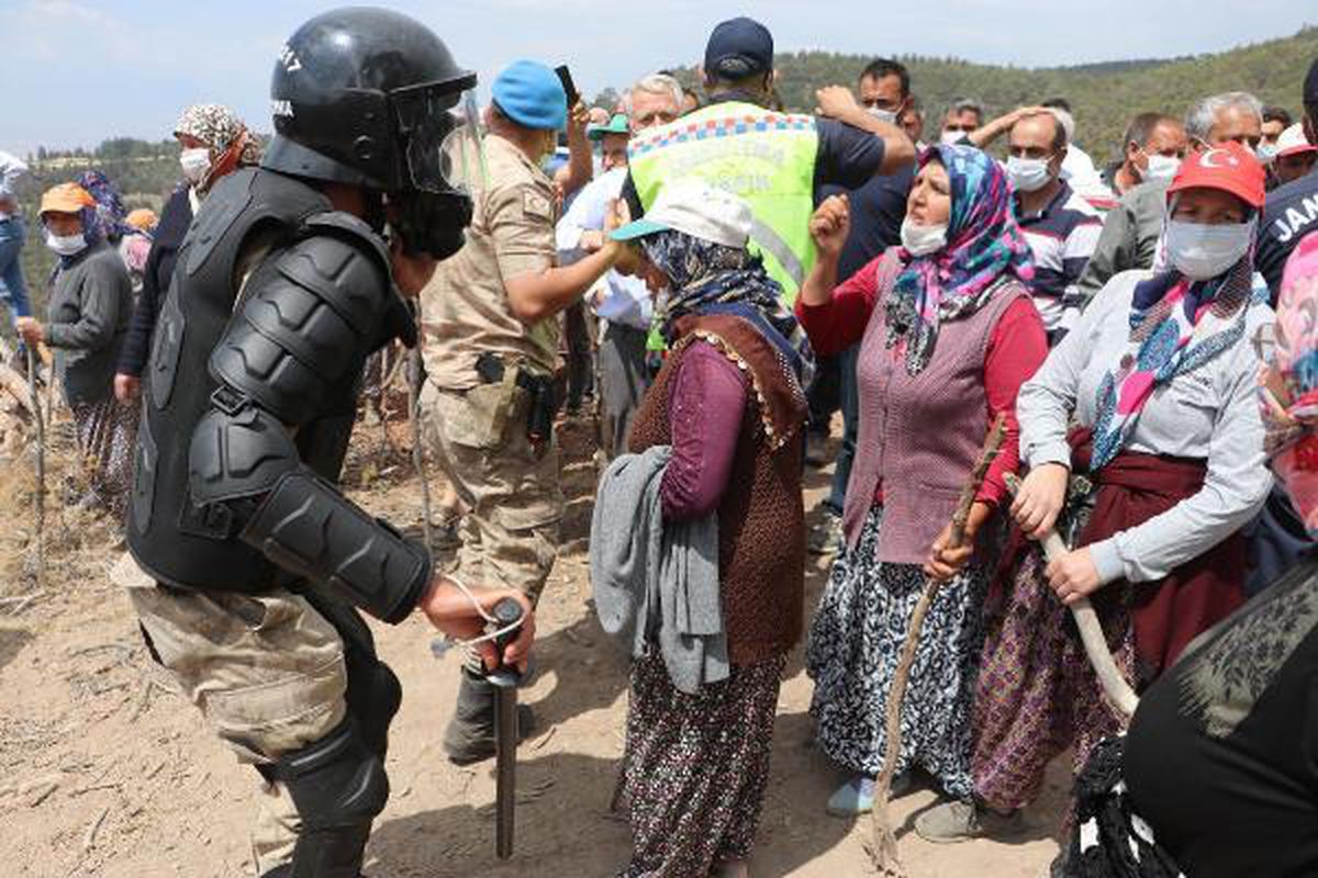 Denizli\'de taş ocağı gerginliği; valiliğe girmeye çalıştılar