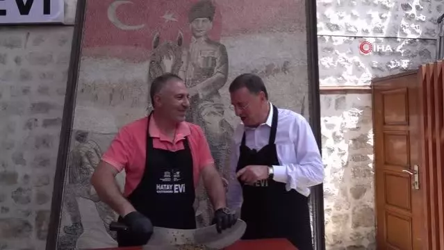 Gastronomi Evi'nde 31 metre uzunluğunda Boru kebabı yapıldı Gastronomi Evi'nde 31 metre uzunluğunda Boru kebabı yapıldı