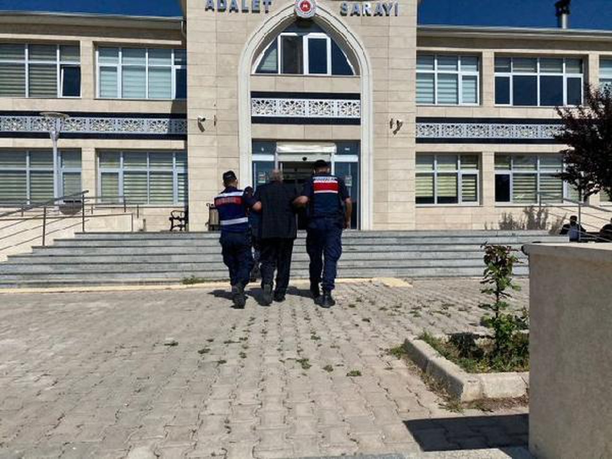 Hakkında 21 yıl hapis cezası bulunan firari noterde yakalandı