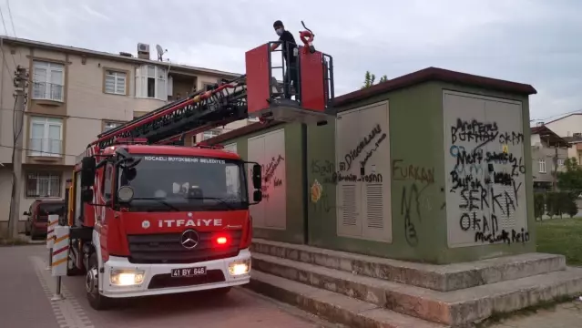 Kocaeli'de kedi yavrusunu kurtarmak için çıktığı trafoda mahsur kalan genci itfaiye kurtardı