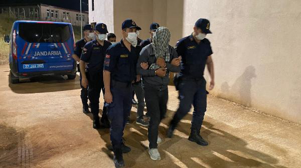 Kovalamacayla yakalanan 4 hırsızlık şüphelisi tutuklandı