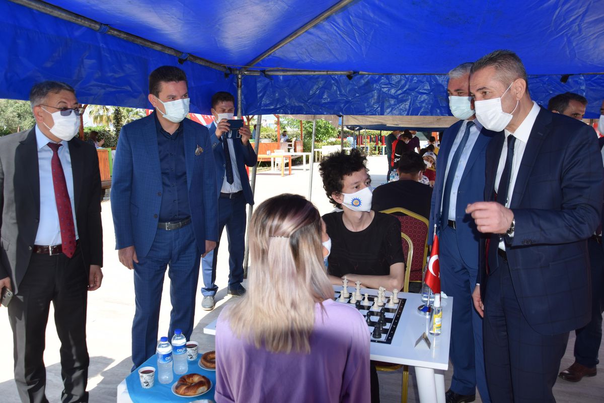 Kumluca\'da düzenlenen satranç turnuvası başladı