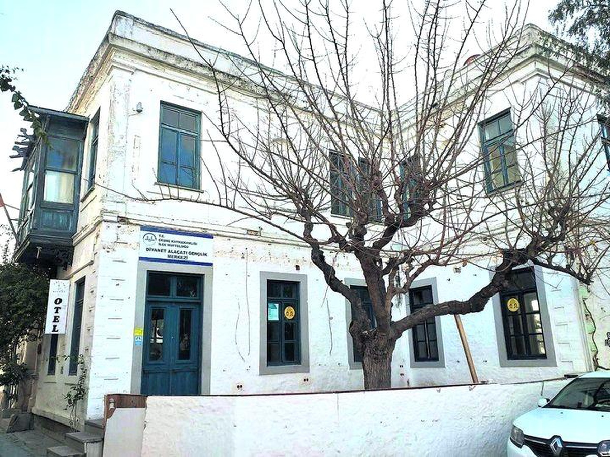 MHP\'li meclis üyesinden eski belediye binası için "Alaçatı Müzesi" önerisi