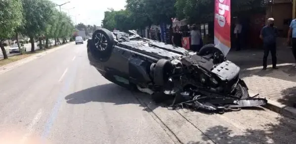 Oyuncu İlker Aksum, motosiklete çarpmamak için manevra yapınca takla atmış