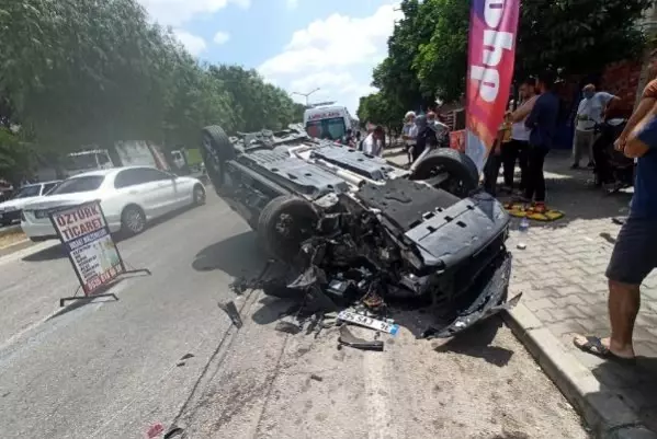 Oyuncu İlker Aksum, motosiklete çarpmamak için manevra yapınca takla atmış