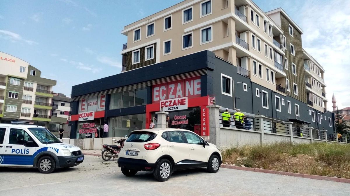 Son dakika... Polis memuru evinde ölü bulundu