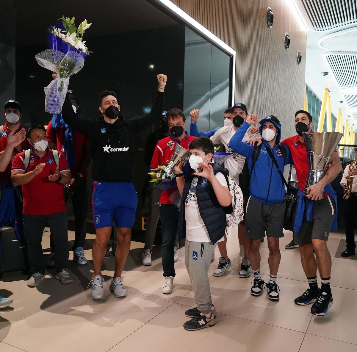 Şampiyon Anadolu Efes, Türkiye\'ye geldi