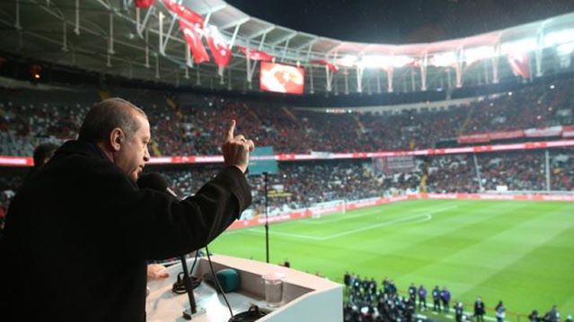 Son Dakika: Cumhurbaşkanı Erdoğan, Süper Lig'de yeni sezonda tribünlerin dolacağının müjdesini verdi