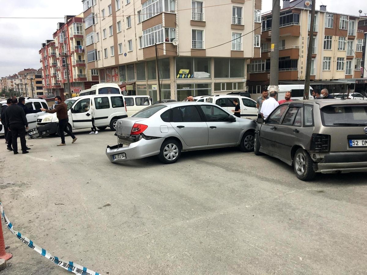 Tekirdağ\'da zincirleme kaza, 3 araç birbirine girdi