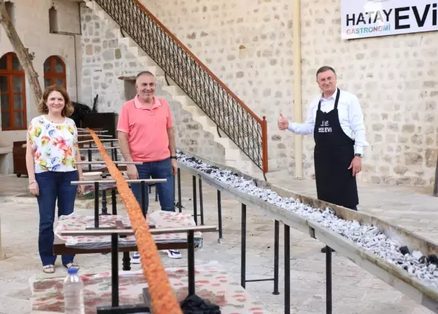 Gastronomi Evi'nde 31 metre uzunluğunda Boru kebabı yapıldı Gastronomi Evi'nde 31 metre uzunluğunda Boru kebabı yapıldı