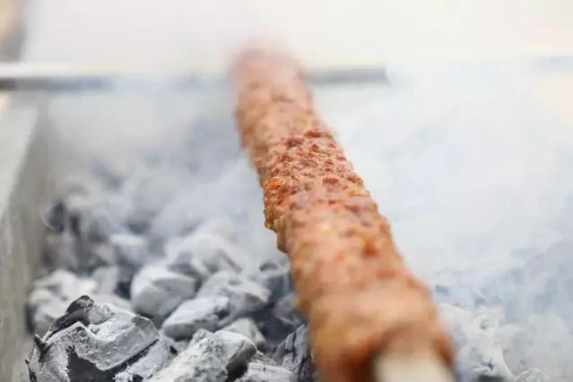 Gastronomi Evi'nde 31 metre uzunluğunda Boru kebabı yapıldı Gastronomi Evi'nde 31 metre uzunluğunda Boru kebabı yapıldı