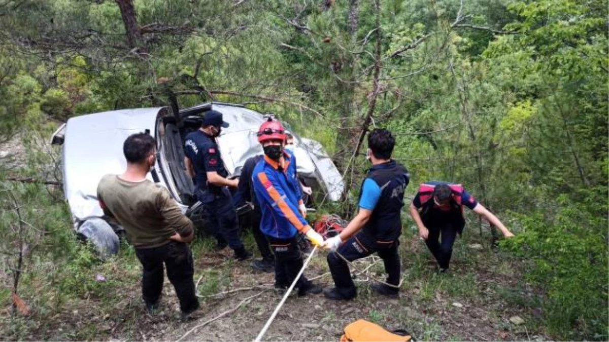 Virajı alamayan araç 80 metrelik uçurumdan yuvarlandı: 1 kişi hayatını kaybetti