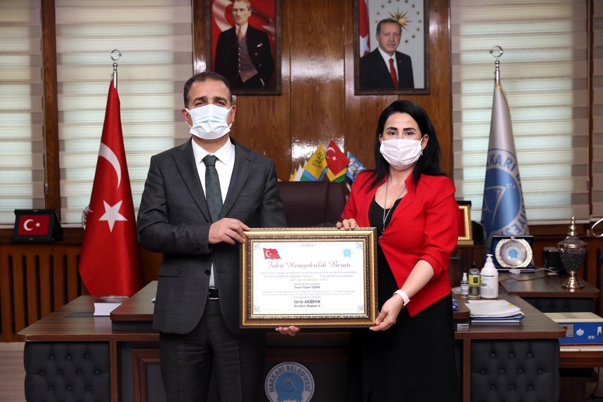 Yazar İçen\'e \'fahri hemşehrilik beratı\' verildi