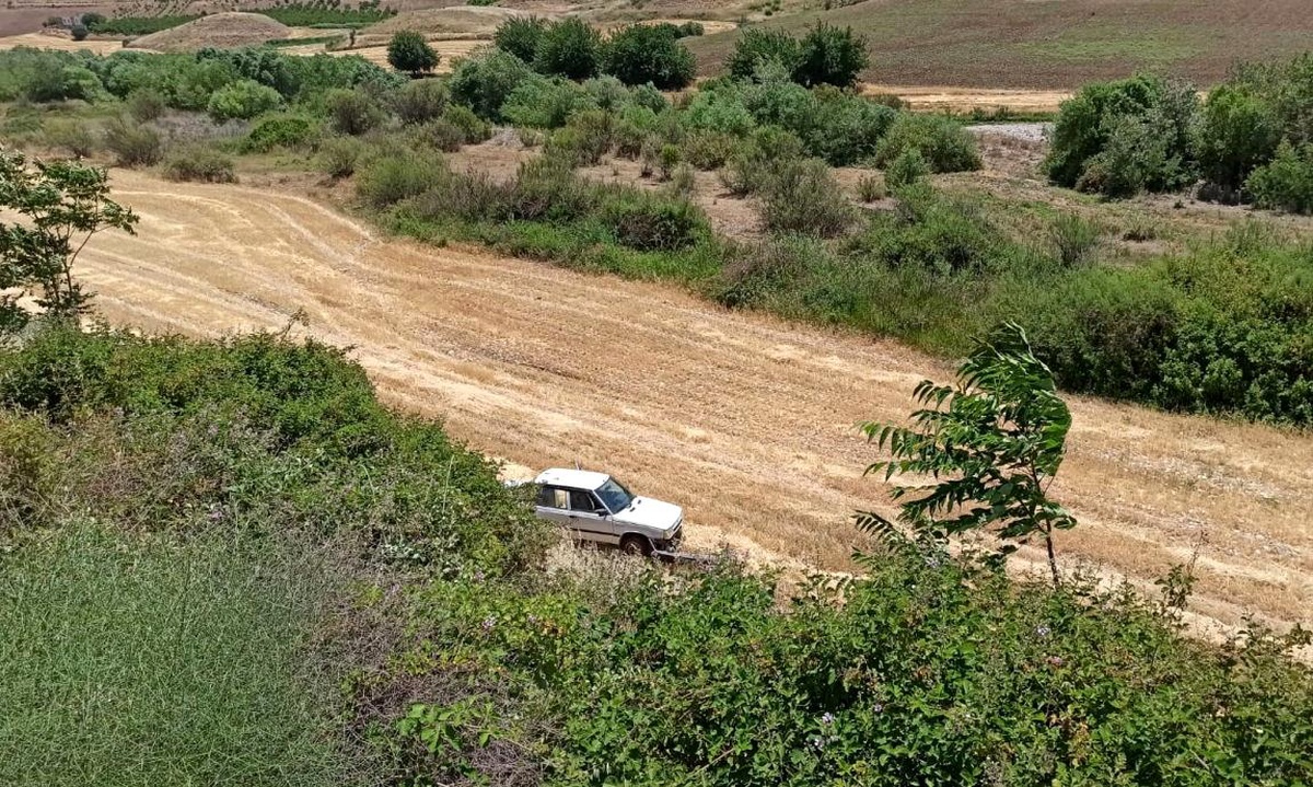 Adıyaman\'da otomobil uçuruma yuvarlandı: 2 yaralı