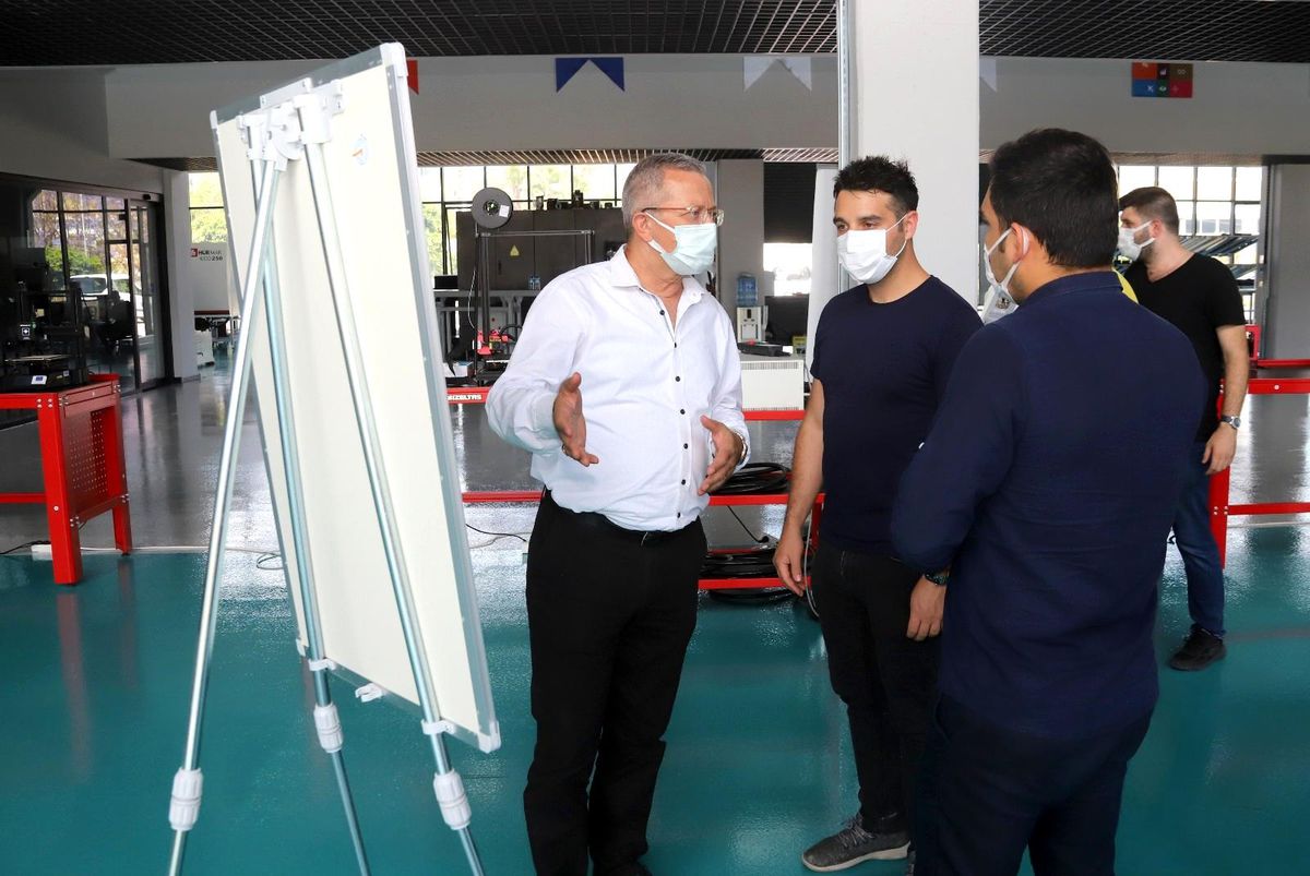 Amerika\'dan geldi Model Fabrikaya hayran kaldı
