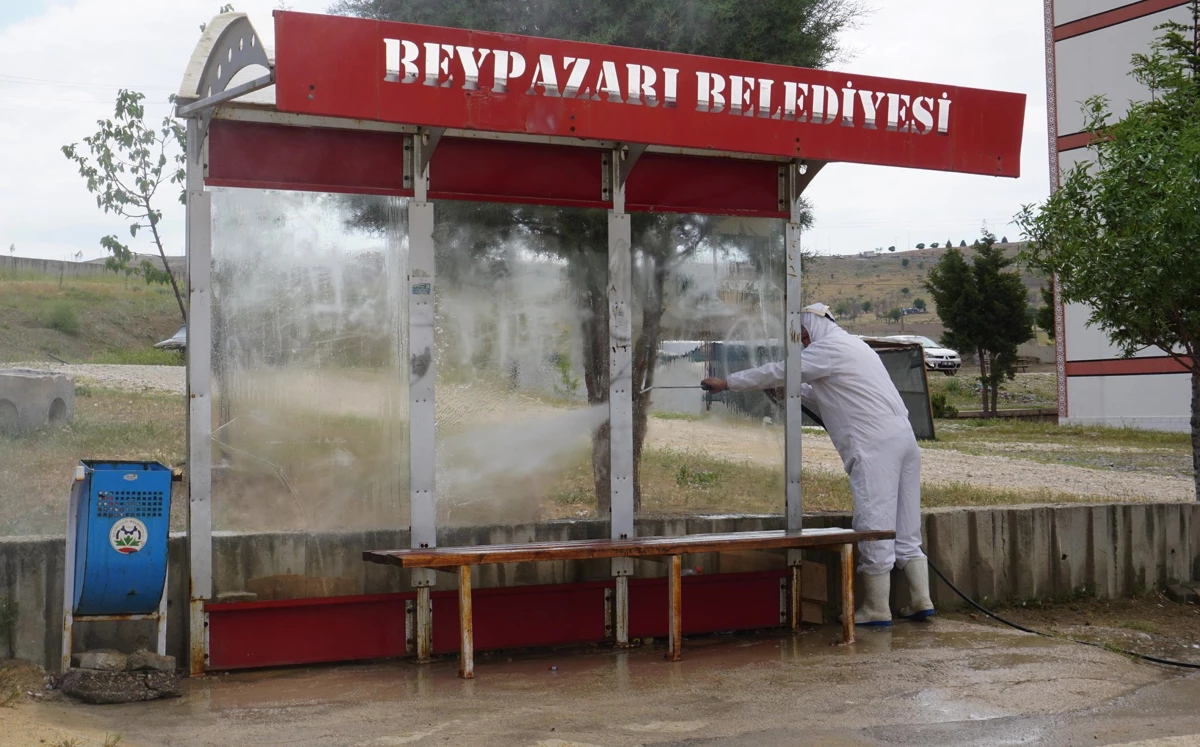 Beypazarı Belediyesi dolmuş ve otobüs duraklarında dezenfekte çalışması başlattı