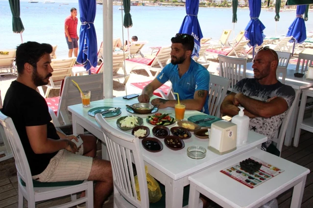 Bodrum'da vatandaşlar kafe ve restoranlara akın etti