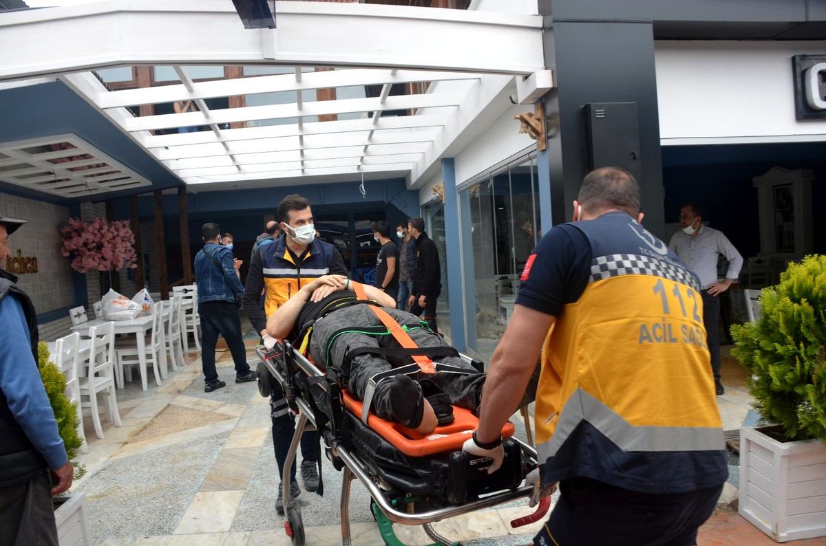 Cam silerken düşen temizlik işçisi yaralandı