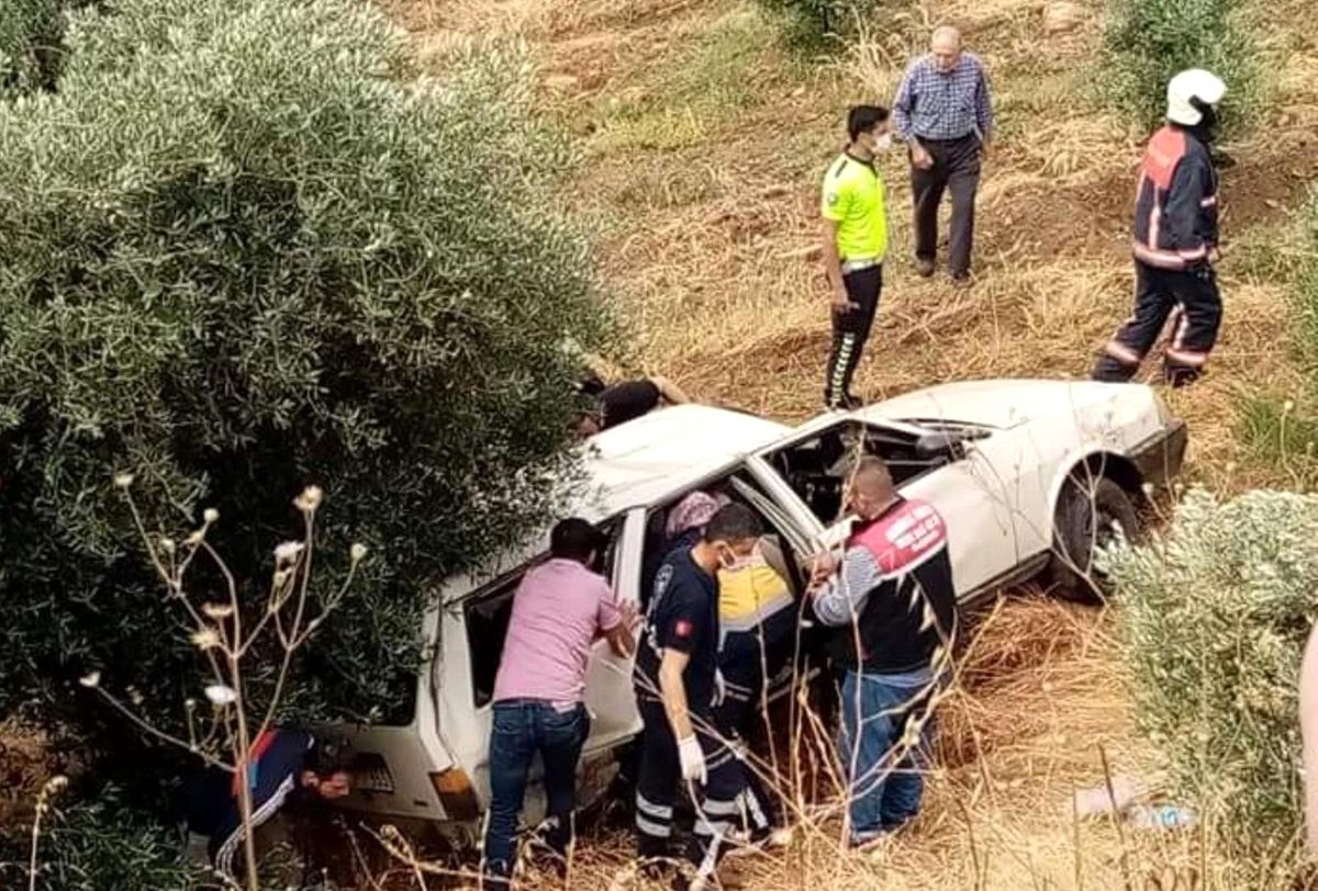 Direksiyon hakimiyetini kaybedip uçuruma düştü: 3 yaralı
