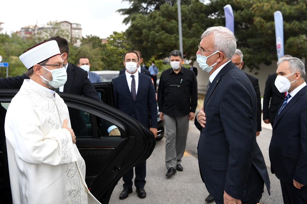 Diyanet İşleri Başkanı: "Sigarayla topyekun mücadele etmeliyiz"