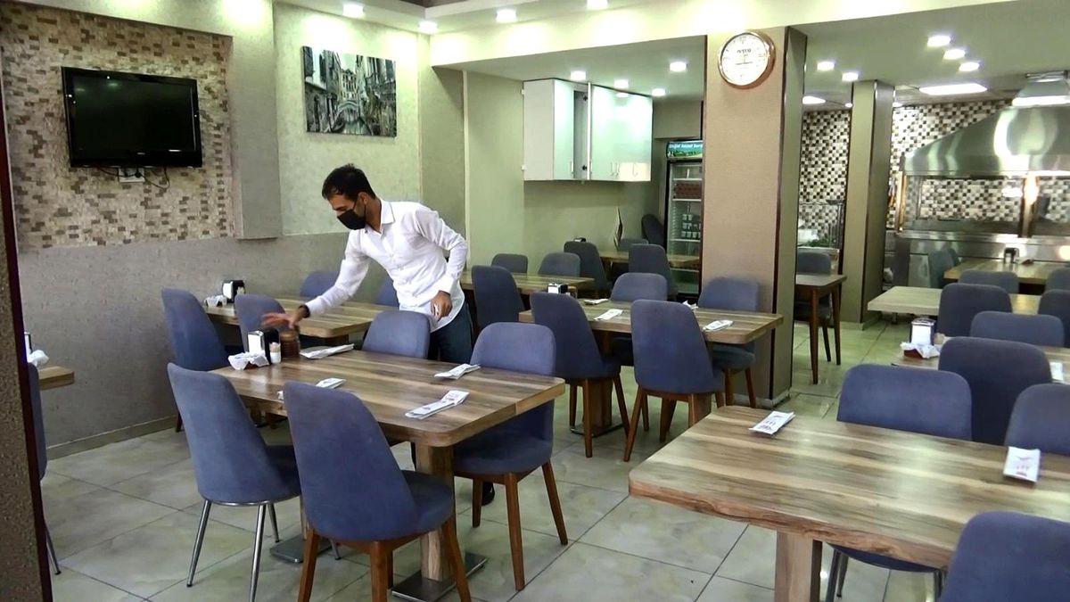 Diyarbakır\'da yeni normalleşme start aldı, esnaf iş yerini açıp müşteri beklemeye başladı