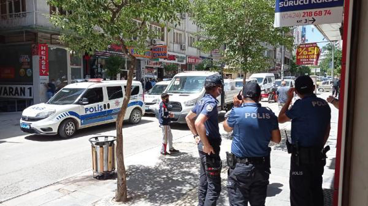Son dakika haberi: Elazığ\'da eski meclis üyesi bıçakla öldürüldü