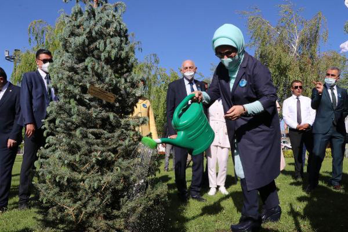 Emine Erdoğan: Bu eylem planıyla, Van Gölü inşallah layıkıyla korunacak (3)