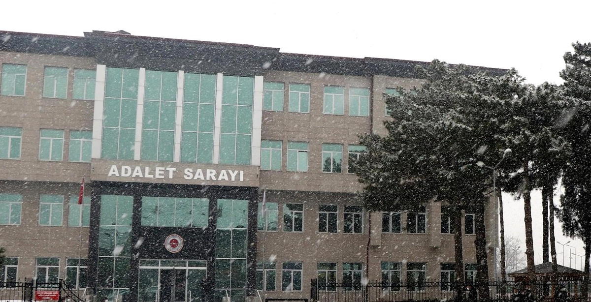 Erzincan\'ın da aralarında bulunduğu 13 ilde FETÖ şüphelisi 23 kişi hakkında yakalama kararı verildi