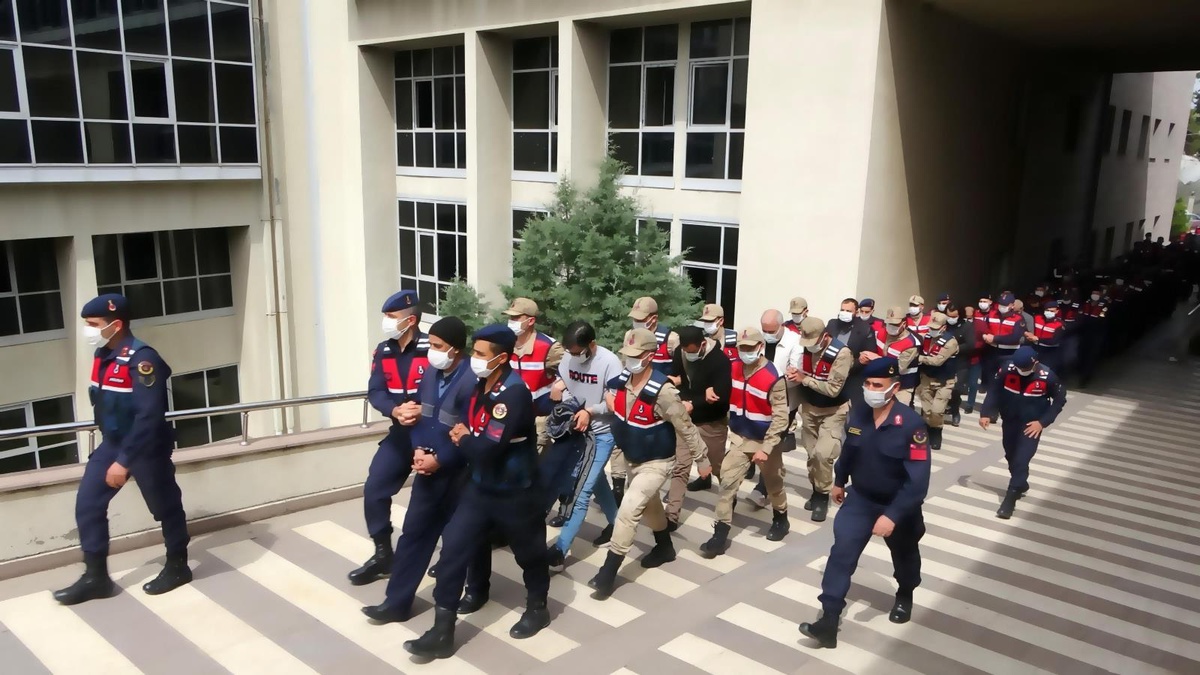 FETÖ\'nün TSK yapılanması soruşturma kapsamında 60 şüpheli hakkında gözaltı kararı verildi