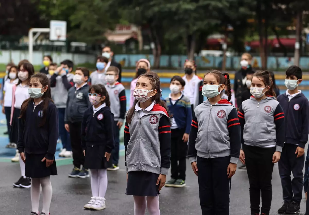 Kademeli normalleşme süreciyle ilkokullarda ve ana sınıflarında yüz yüze eğitim başladı