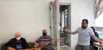 Kademeli normalleşmenin ilk gününde müşterilerini türkülerle karşıladı