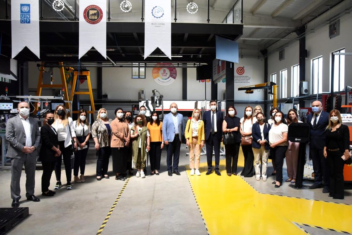 Kadın girişimcilerden Model Fabrika\'ya ziyaret
