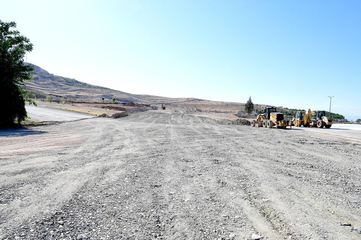 Malatya Büyükşehir Belediye Başkanı yol açma çalışmalarını yerinde inceledi