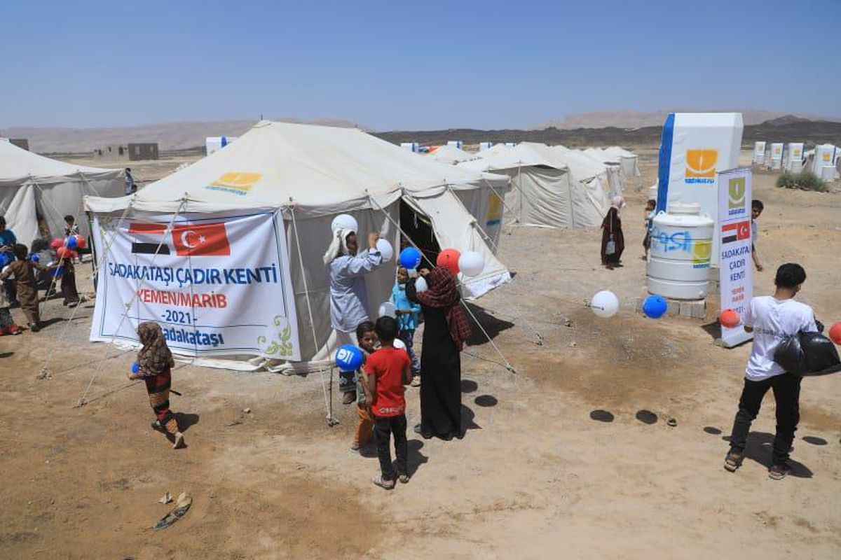 Sadakataşı Derneği Yemen\'de çadır kent açtı