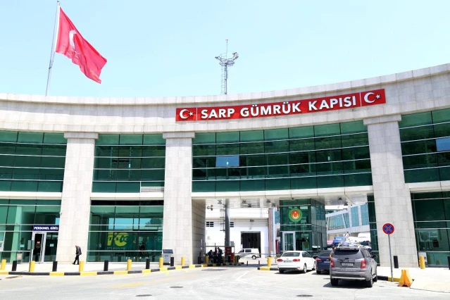 Sarp Sınır Kapısı yaya geçişlerine açıldı, beklenen yoğunluk gerçekleşmedi