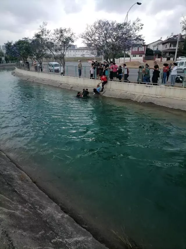 Tarsus'ta kanala düşen ikiz kardeşten 1'i boğuldu Tarsus'ta kanala düşen ikiz kardeşten 1'i boğuldu