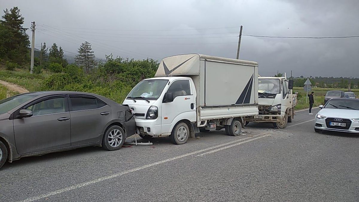 Son dakika haberleri: Taraklı\'da zincirleme trafik kazasında bir kişi yaralandı