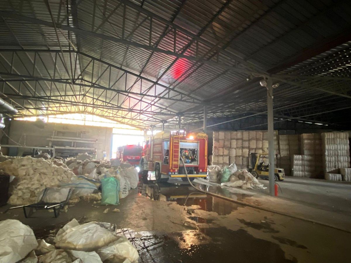 Tekstil fabrikasında çıkan yangında korku dolu anlar yaşandı