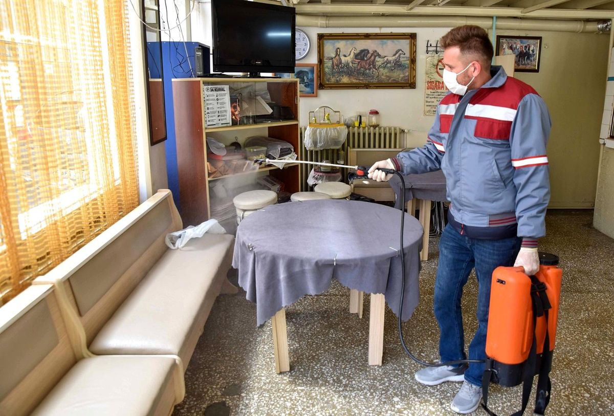 Tepebaşı\'nda kıraathaneler dezenfekte ediliyor
