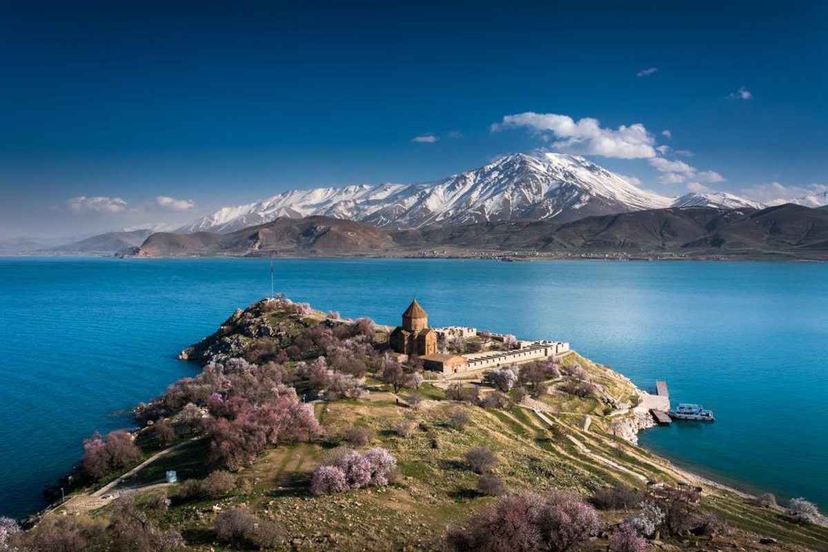 Van Gölü\'mü? Bitlis Gölü\'mü? tartışması yeniden gündemde