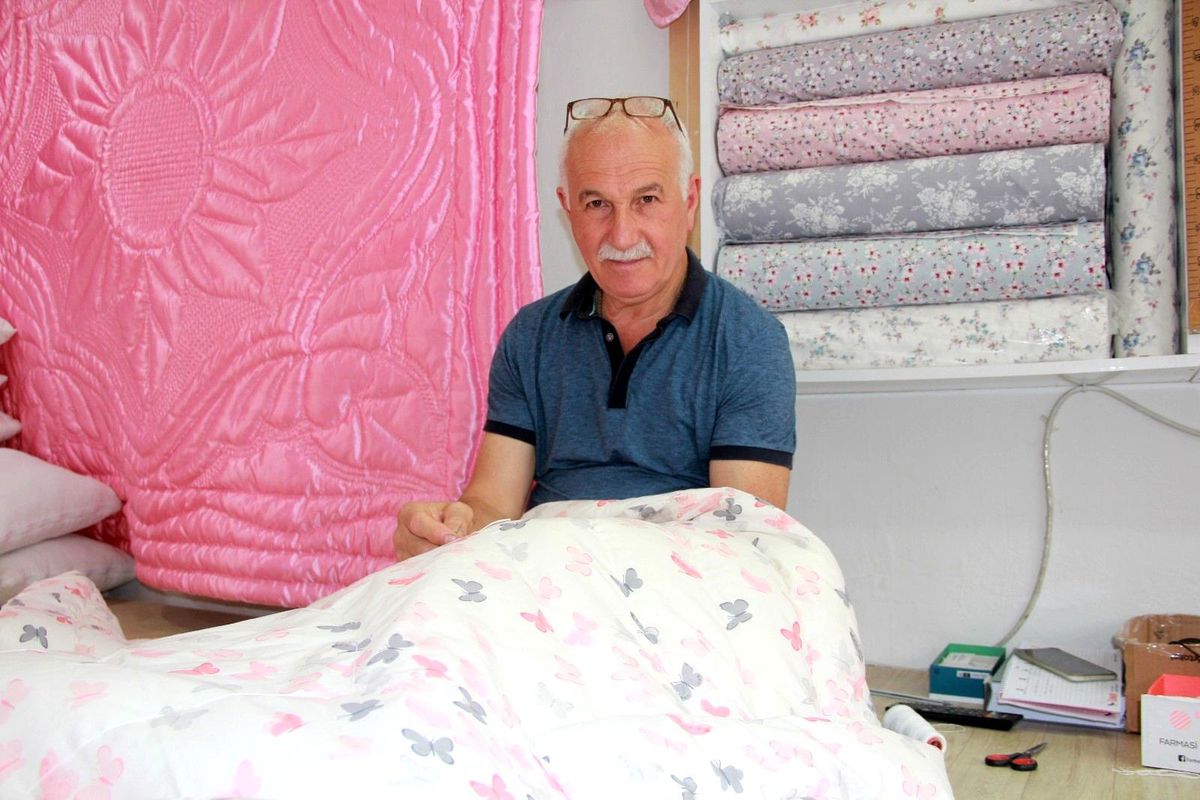 10 metrekare dükkanda bir mesleği ayakta tutuyor