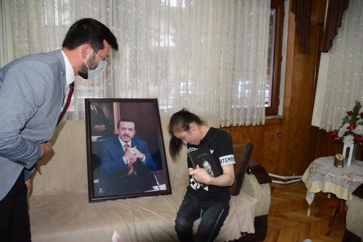 AK Parti Karabük Gençlik Kolları\'ndan serebral palsi hastası Merve\'ye ziyaret