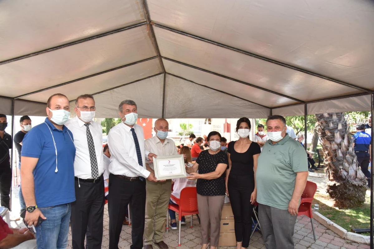 Anamur Kaymakamı Memük ve Belediye Başkanı Kılınç Türk Kızılay\'a kan bağışında bulundu