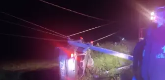 Aydınlatma direğine çarpan otomobilin sürücüsü öldü