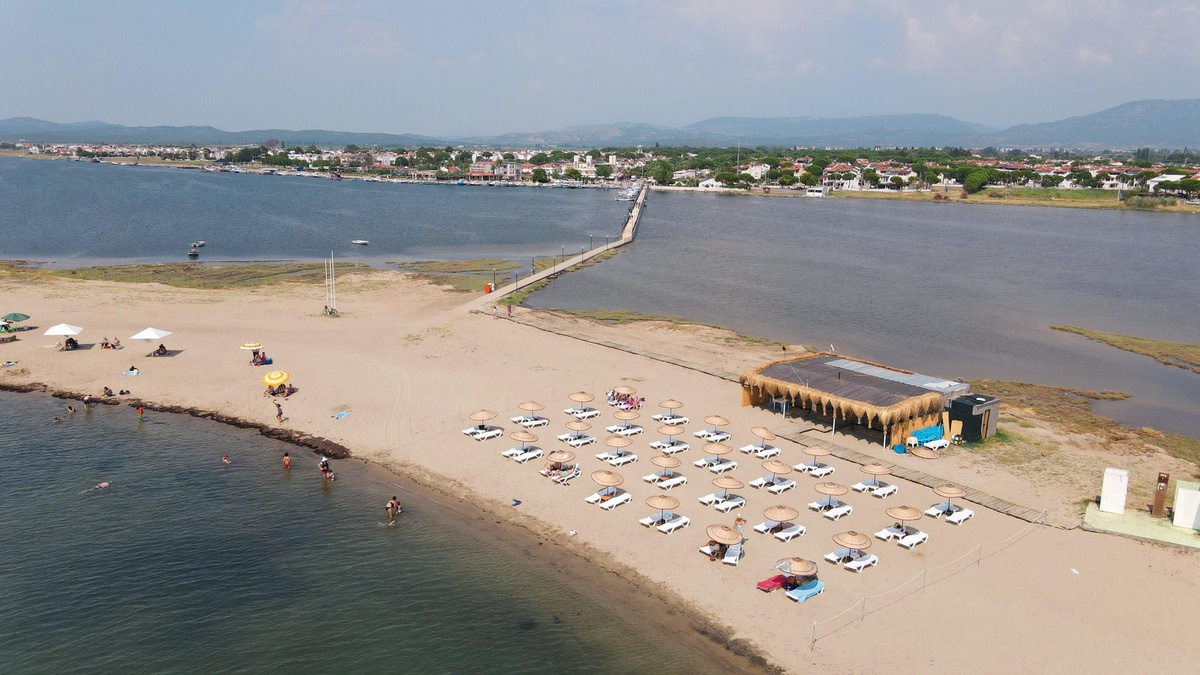 Ayvalık\'ta mavi bayraklı plaj sayısı 14\'e yükseldi