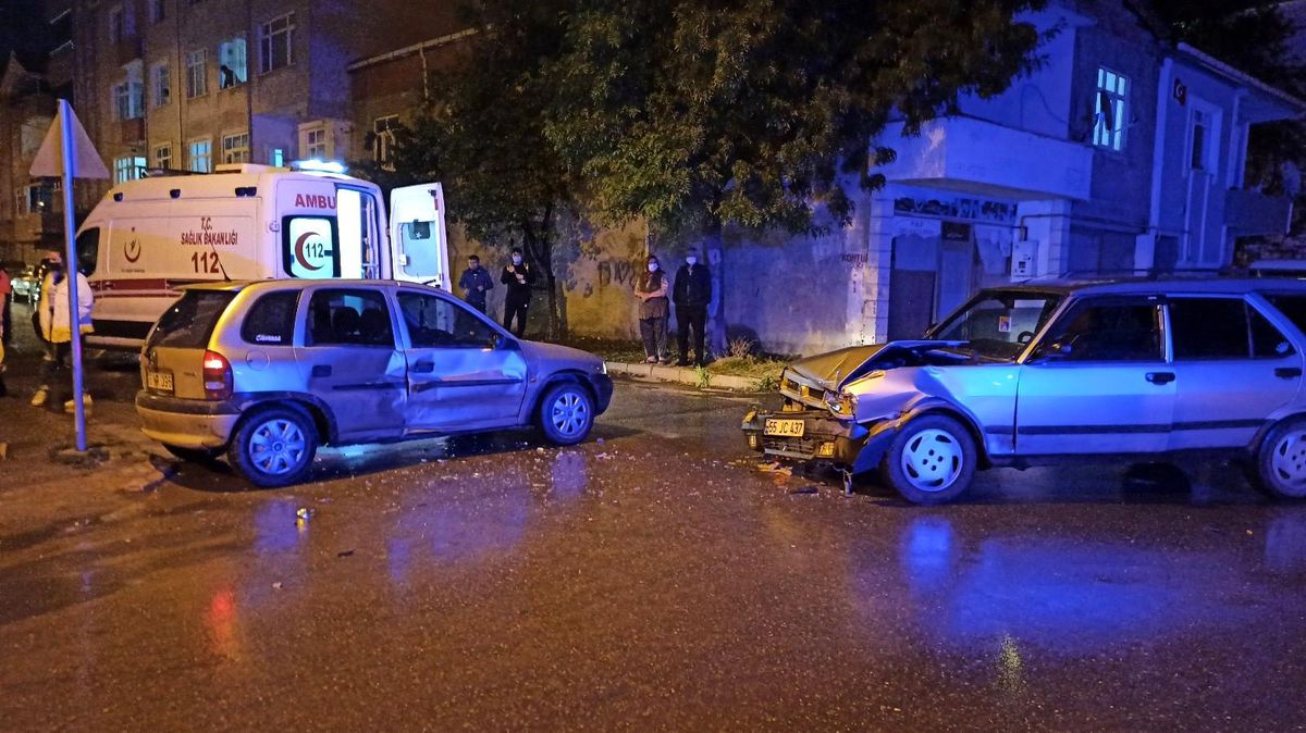 Bafra\'da trafik kazası: 4 yaralı