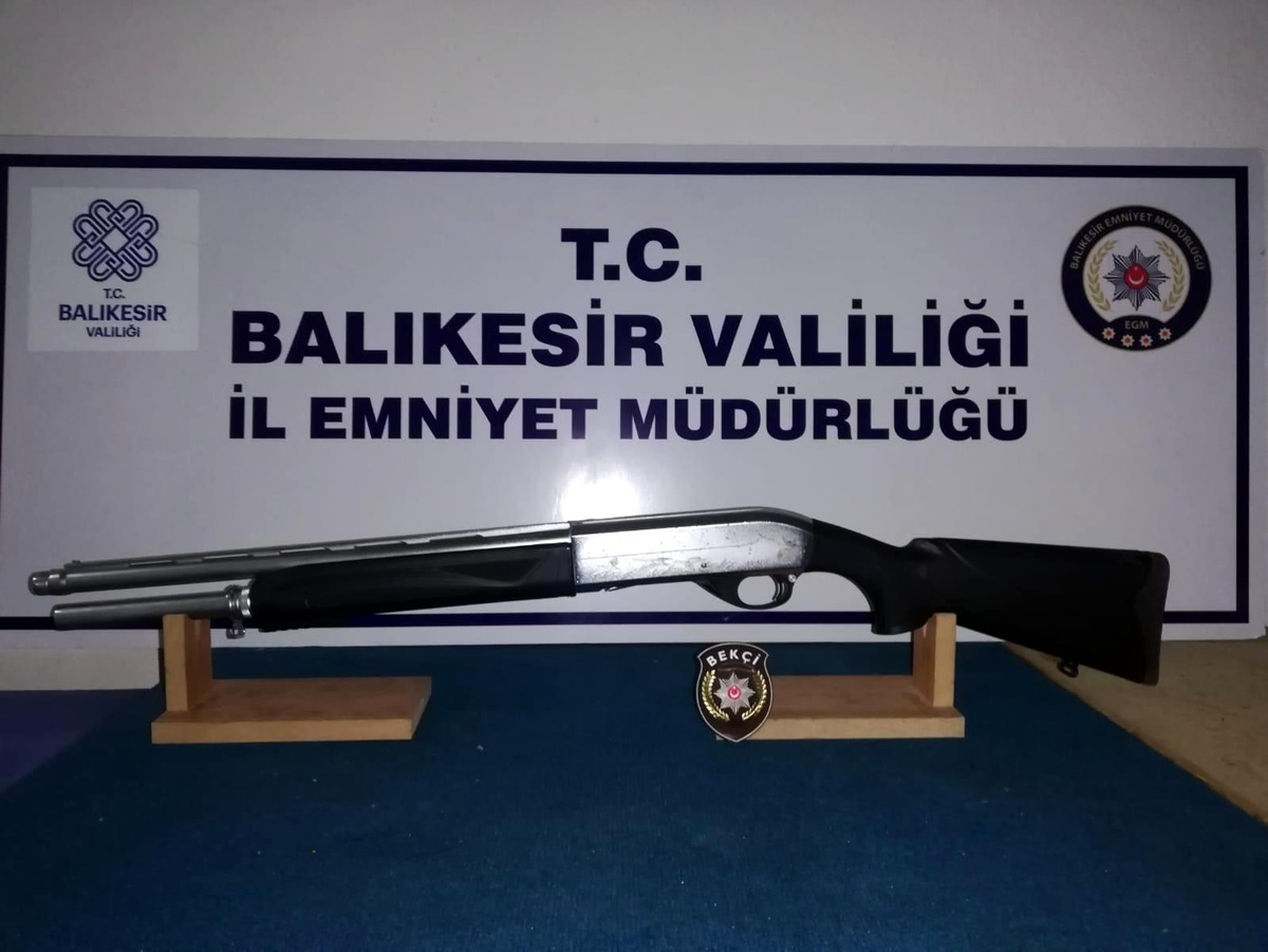 Son dakika haber... Balıkesir\'de polisten 12 aranan şahsa gözaltı