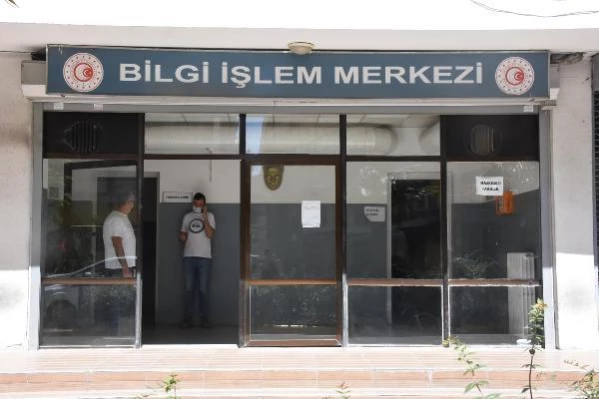 İZMİR BIÇAKLI SALDIRGAN, ENGELLİ MEMURU REHİN ALDI